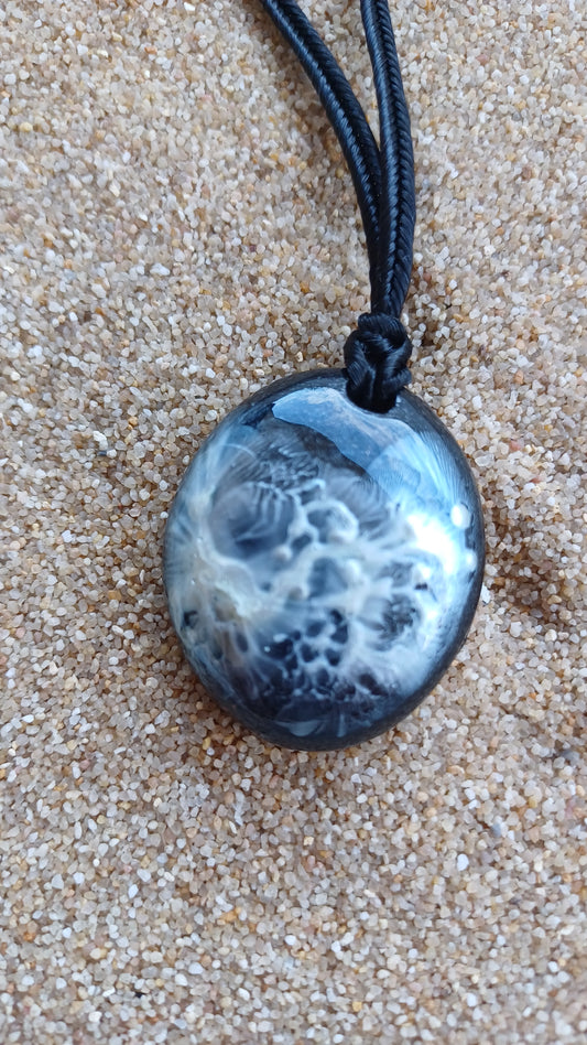 Painted stones  P. 32